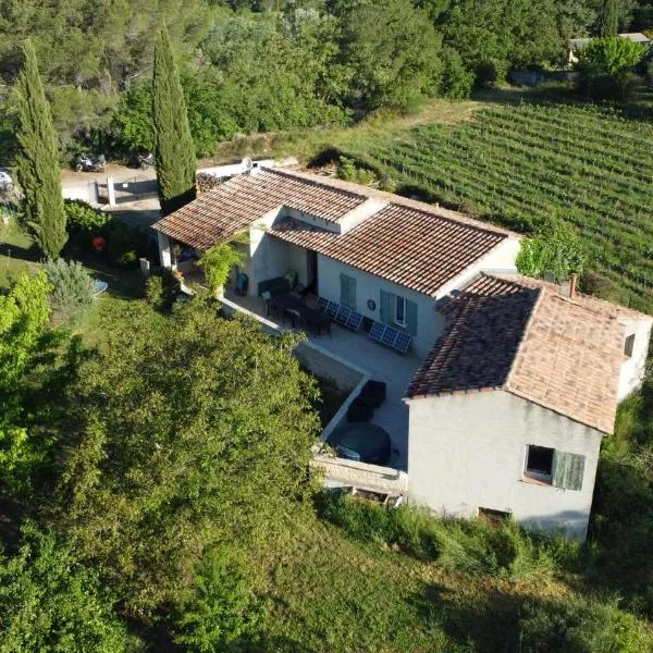 Chambre d hôtes en Provence, au pied du Luberon, les Coquelicots – hotel w mieście La Tour-dʼAigues
