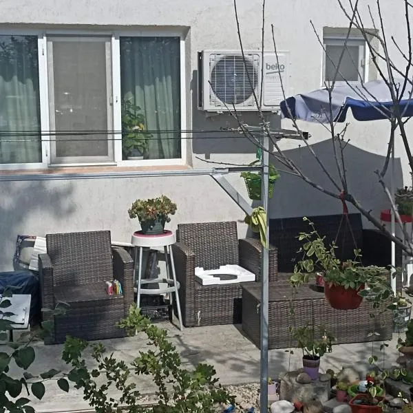 Apartament 2 camere Mangalia, parter-gradinita, 5 min de Portul Turistic, hotel v mestu Mangalia