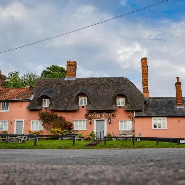 The Thatched Flat at The Sorrel Horse, hotel in Shottisham