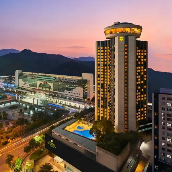 Shangri-La Shenzhen - Nearby Luohu Border, Outdoor Swimming Pool, hotel in Shenzhen