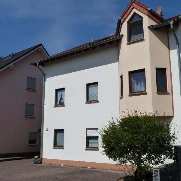 Ferienwohnung Lore, hotel en Igel