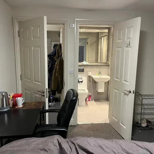 Room with Bathroom next to Sheffield Cathedral City Centre, hotel v destinaci Sheffield
