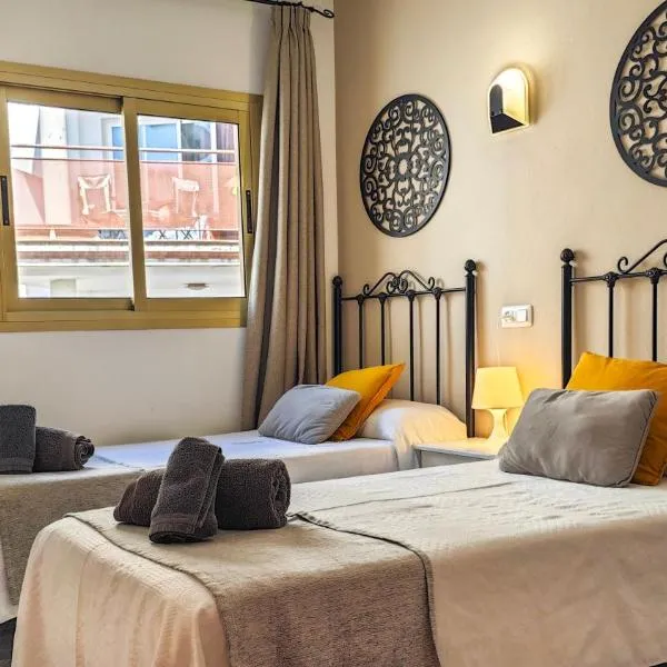 Hostal Dinamarca, hotel v destinaci San Antonio