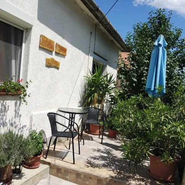 Balatongyöngye vendégház, hotel v destinaci Küngös