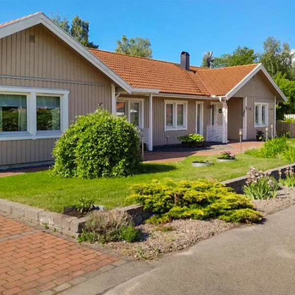 Amazing Apartment In Färjestaden, hotel in Färjestaden