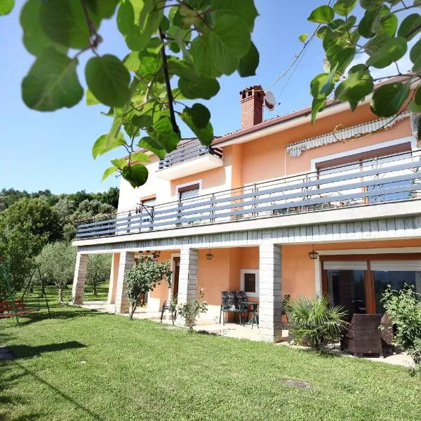 Lush Garden Hideaway FAMA near Portoroz, hotel in Sečovlje