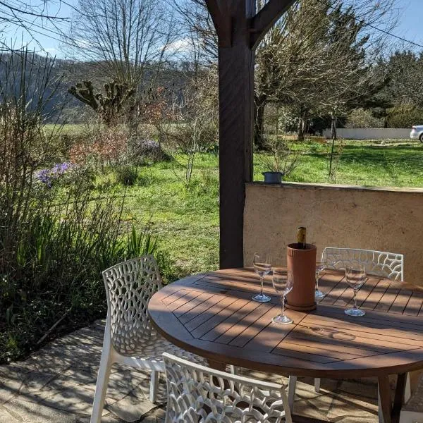 Maison au calme en Dordogne, hotel v destinaci Trémolat