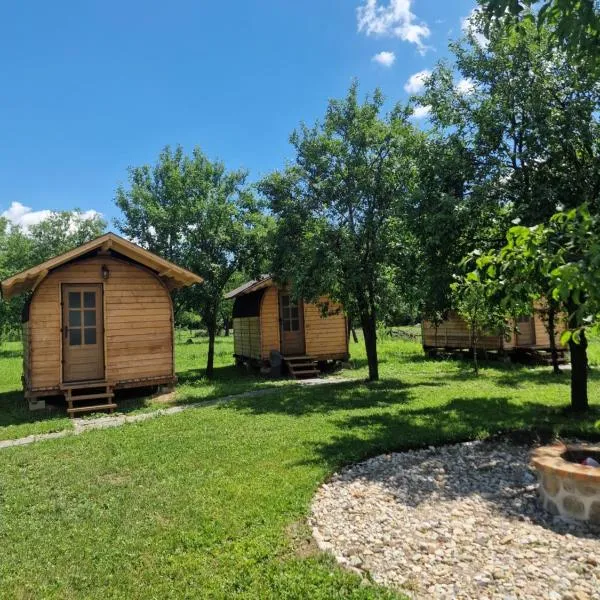 Cristel Căsuța Fără Gânduri, hotel Tövisen