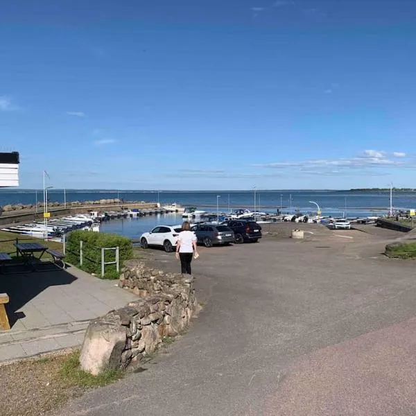Kullahalvön nära Jonstorps hamn, hotel v destinaci Jonstorp