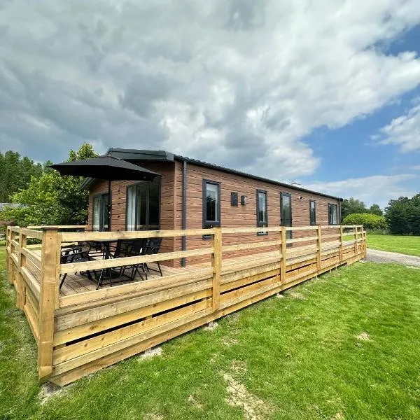 Cackle hill lakes, heron lodge, hotel v destinaci Biddenden