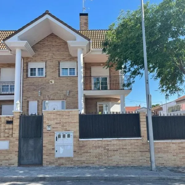 Chalet Pension Rooms Abril, hotel in Madrid