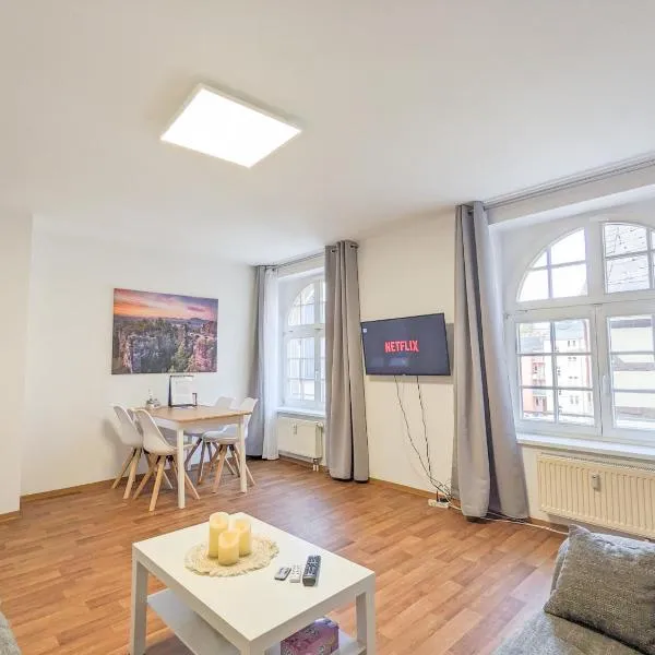 Sebnitz में, होटल HW1B - Urlaubsmagie Gemeinschaftsgarten mit Pool, Sauna & Terrasse