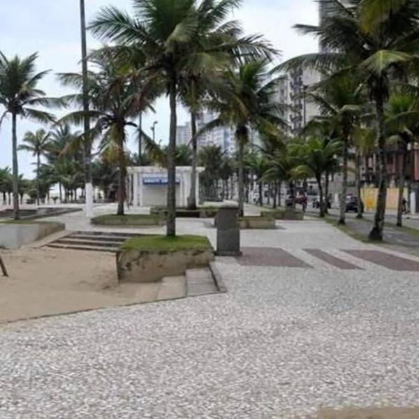 Casa com Piscina a 100m da Praia 4 Quartos com Churrasqueira Ideal para Família e Grupos