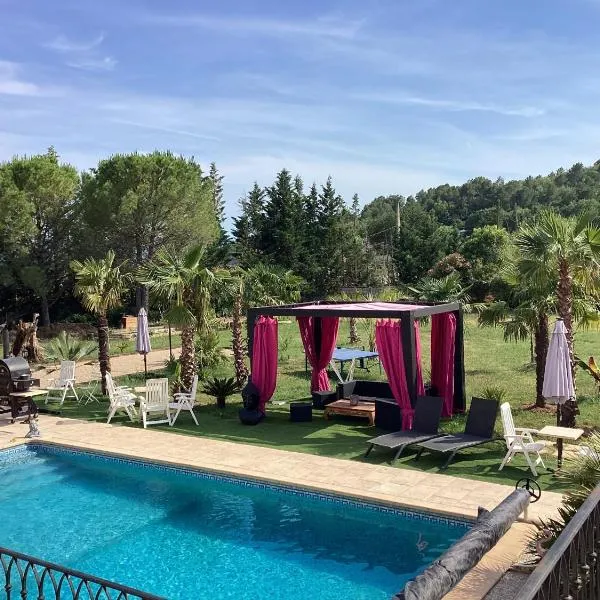 Le petit ribbas, hotel v destinaci Le Cannet-des-Maures