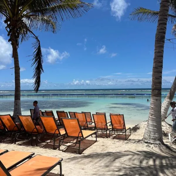 Oneiro Suites with Sea View, hotel v destinaci Mahahual