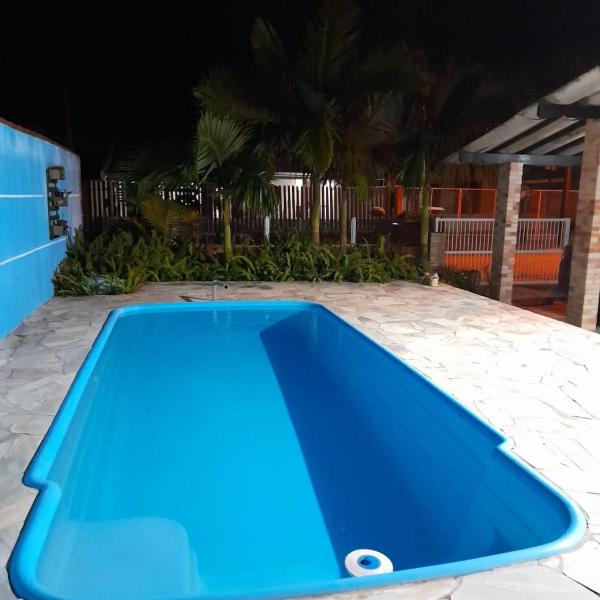 casa aconchegante com piscina e jardim