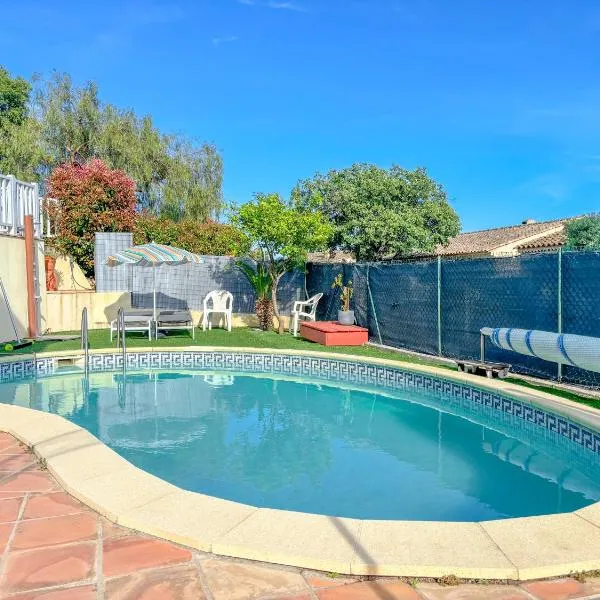 Charmant rez-de-villa avec piscine et terrasse، فندق في بلان دو لا تور