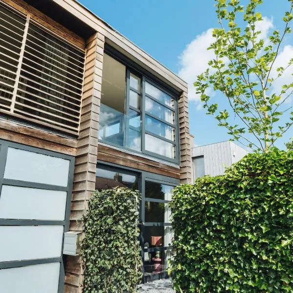 Sfeervol luxe appartement B&B Haarlemmerhout bij Haarlem Centrum en Amsterdam - gratis parkeren, hotel in Haarlem