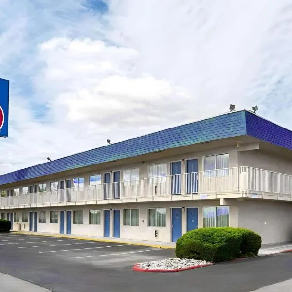 Motel 6-Holbrook, AZ, хотел в Холбрук