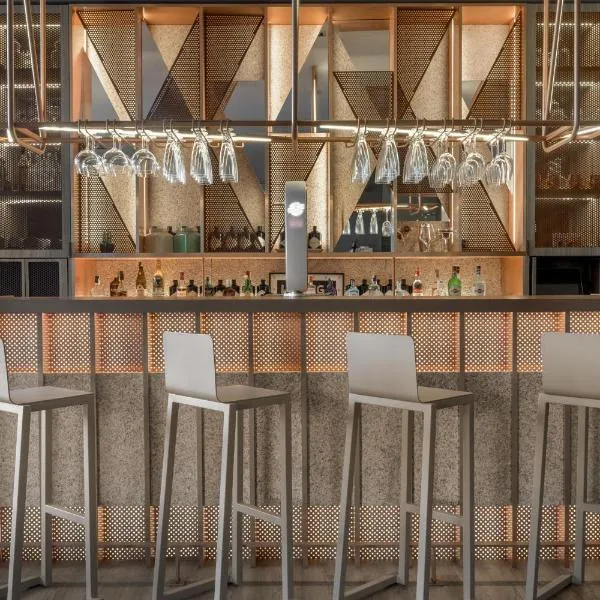 AC Hotel by Marriott Madrid Airport, khách sạn ở Coslada