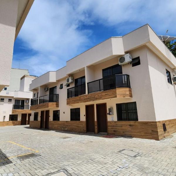 Sobrado 30 m praia, quartos climatizados, 1 vaga, até 6 pessoas