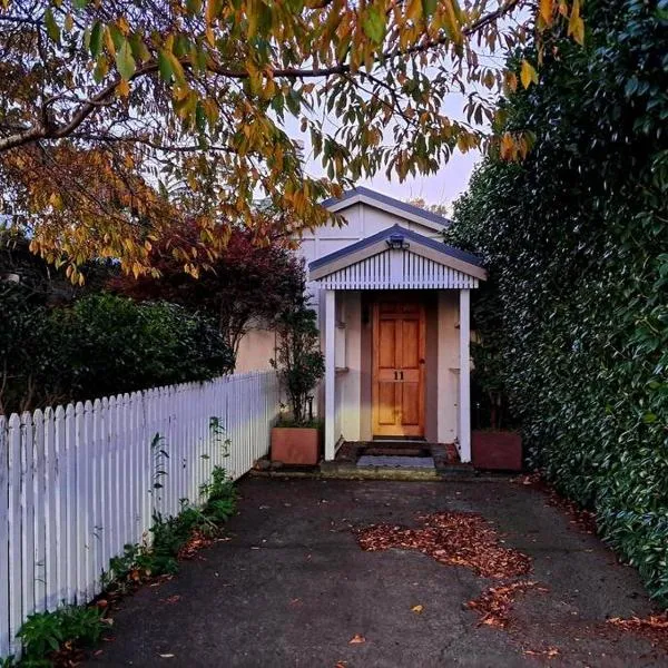 Secret Cottage, hotel in Waitara