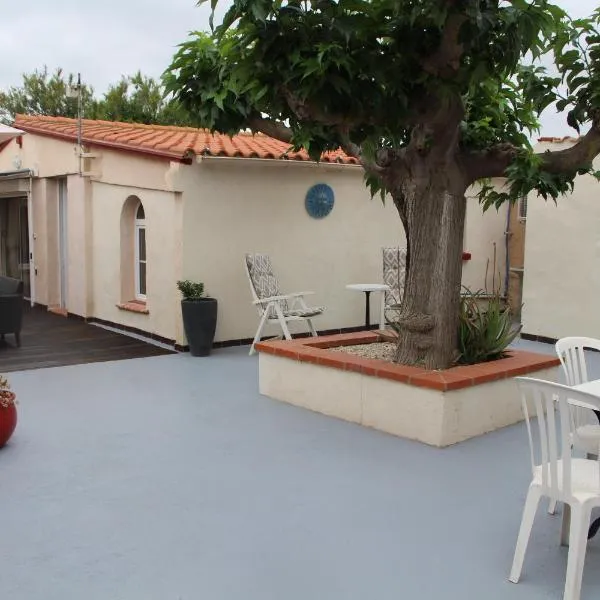 Le Casot – hotel w mieście Torreilles