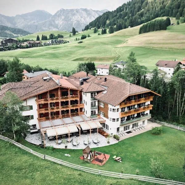 Hotel Bogner Hof, hotel di Forchach