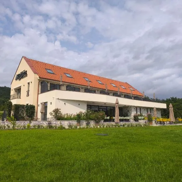 Hotel Kőporos Hercegkút, hotel em Makkoshotyka