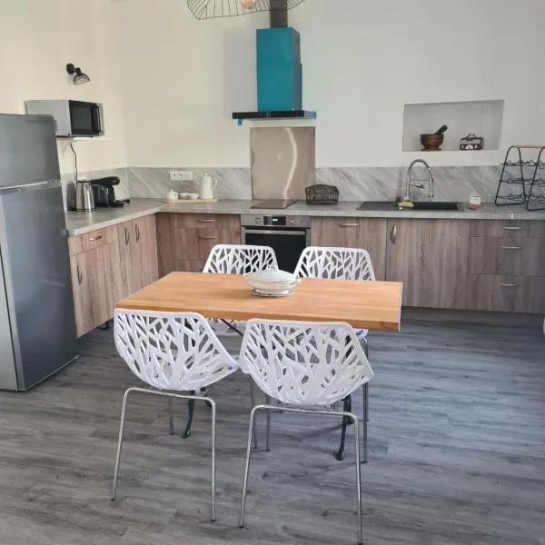 Appartement rénové avec jardin, hotel v destinaci Cuxac-dʼAude