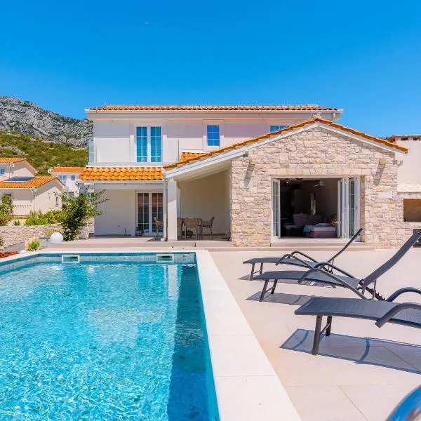 Villa Bohemica with Private Heated Pool, hotel in Orebić