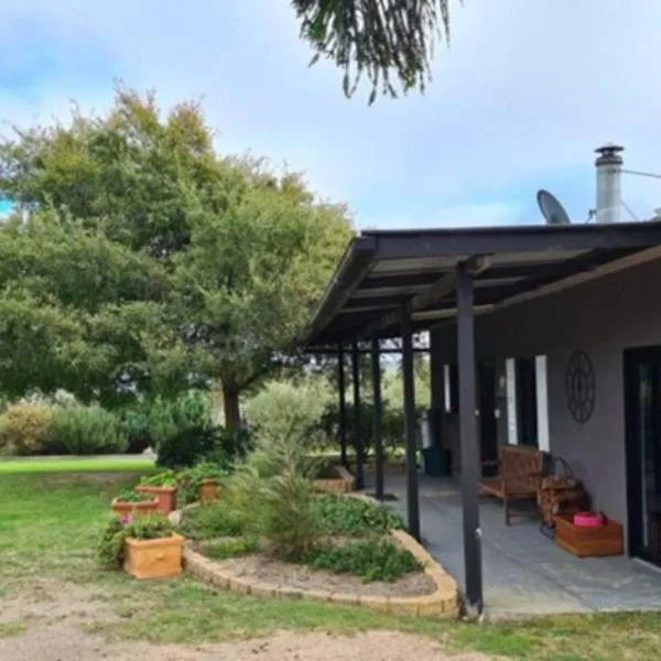 Back Creek Estate Cottage, hotel in Severnlea