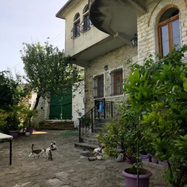 Stone Pazar Guest House, готель у місті Гірокастра
