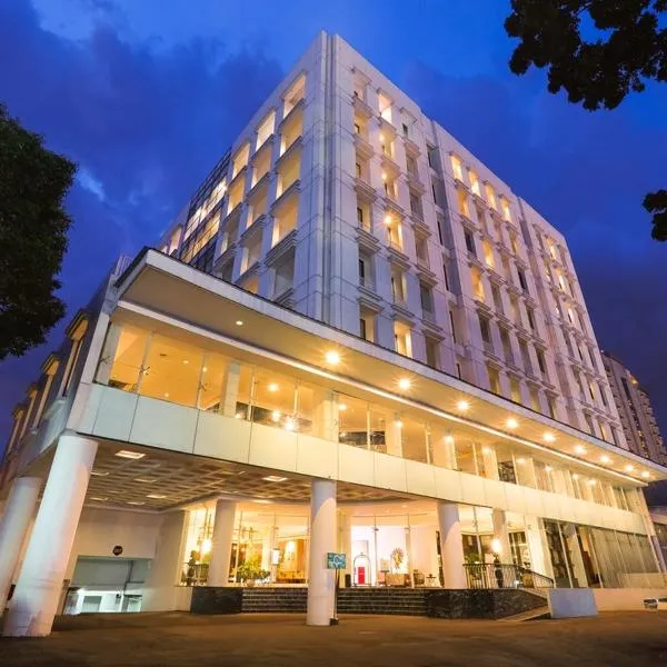 Royal Padjadjaran Hotel, hotell i Semplak