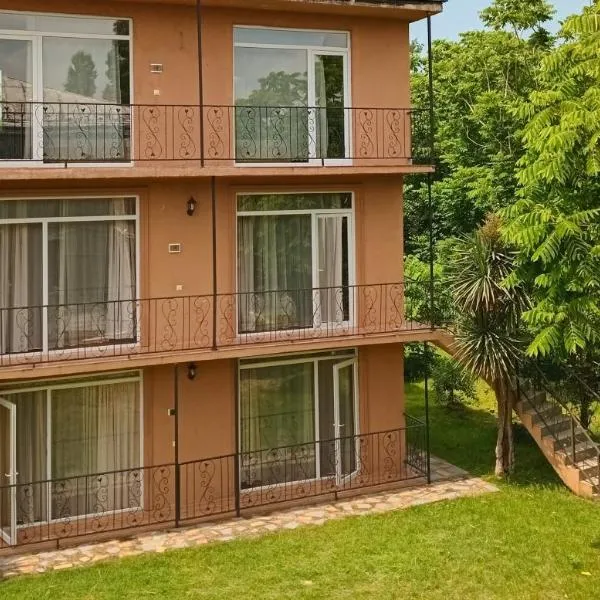 Guest house Gio, hotel a Kobuleti