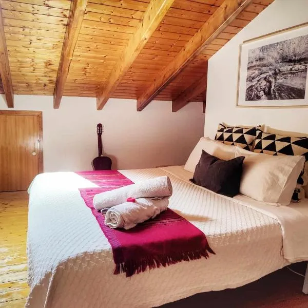 Homestay Attic Private Bedroom, hotel v destinaci Aljezur