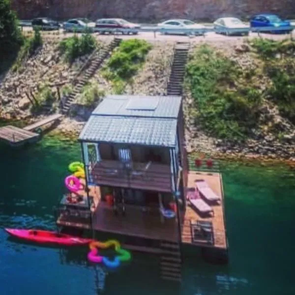 Splav Rio, hotel v destinaci Aluga