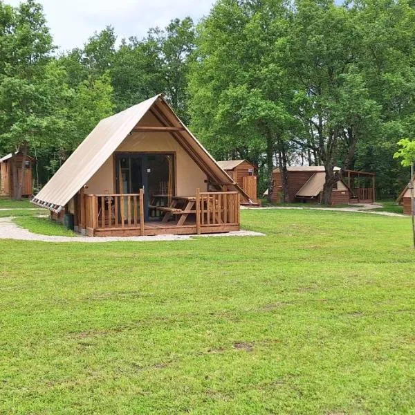 les cabanes du tertre, hotel v destinaci Cour-Cheverny