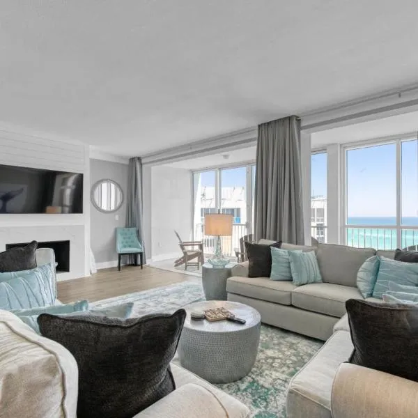 Completely Renovated Luxury 3 Bedroom Beach Front Condo in Destin!, hotel in Destin