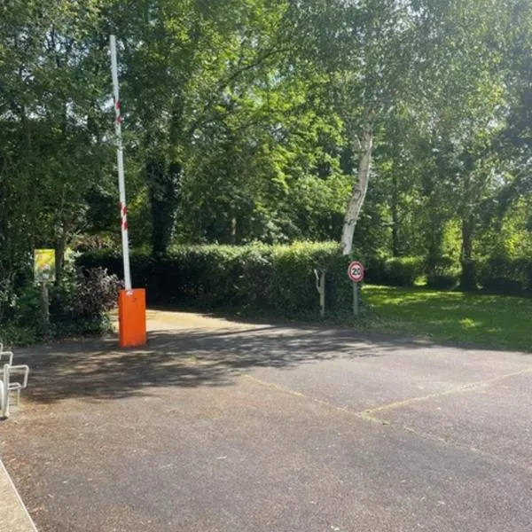 Camping Onlycamp le Clos Imbert, hotel di Thouars