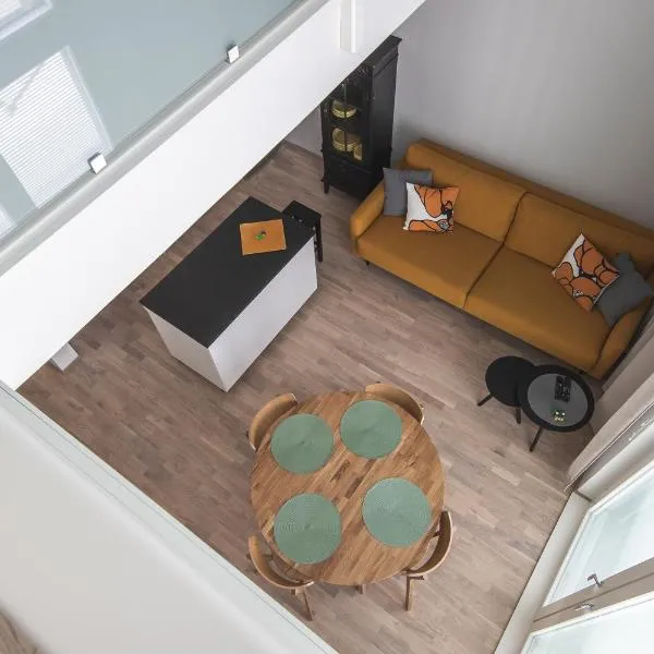 Ydinkeskustassa saunallinen huoneisto kahdessa tasossa, hotel en Kuopio