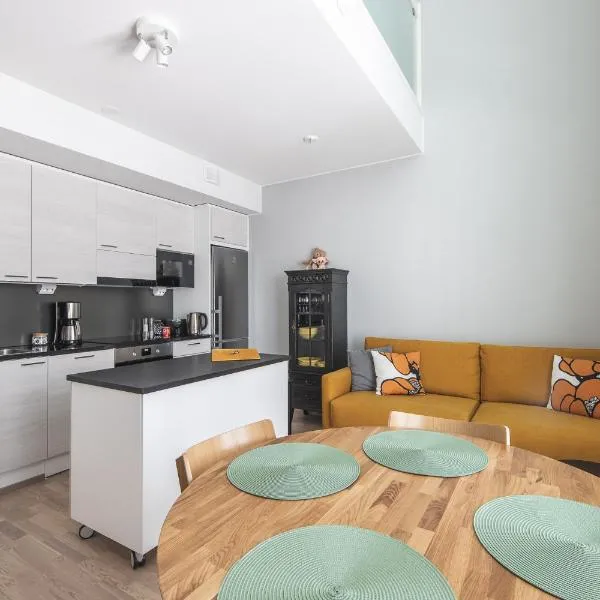 Ydinkeskustassa saunallinen huoneisto kahdessa tasossa, Hotel in Kuopio