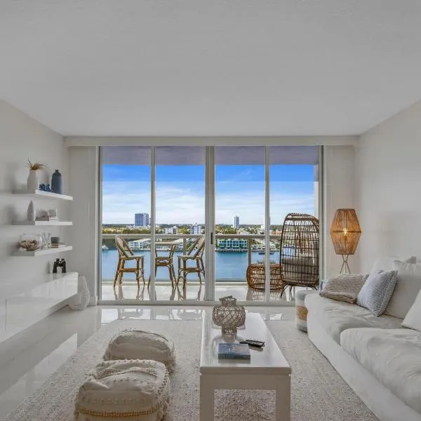 Relaxation at its Finest Water-view in Golden Bay with FREE PARKING, hotel in Sunny Isles Beach