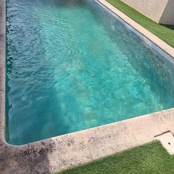 Studio au calme avec piscine, Hotel in Baillargues