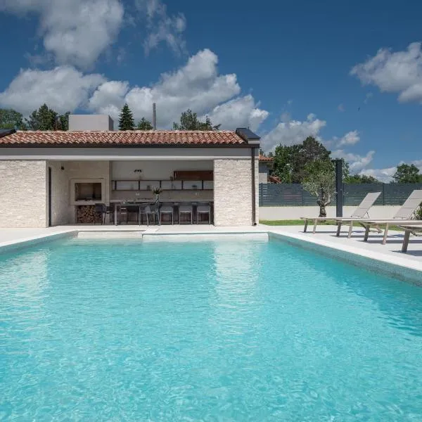Villa Laura, hotel din Santalezi