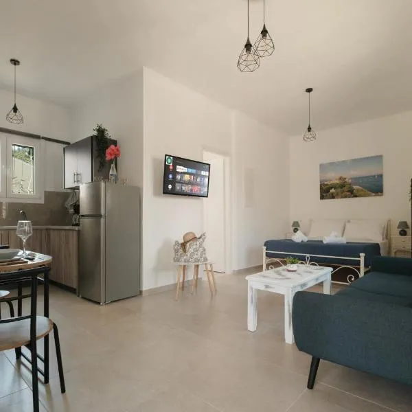 Agatha's central bright modern luxury apartment-2, hotel di Perítheia
