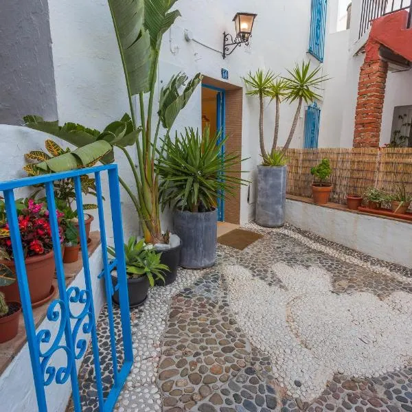 Cute Andalusian townhouse with terrace and views., hotel v destinaci Mijas