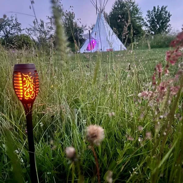 Romantic Wildlife Tipi Teepee Tomnatic Bihor Romania Apuseni, hotel in Lazuri