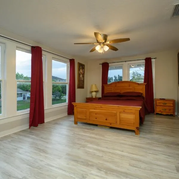 Private Ensuite In Historic Home, hotel in Winter Haven