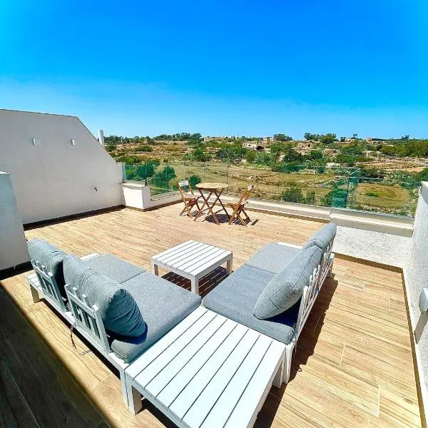 Axtart Penthouse with Amazing Views: Marsaxlokk şehrinde bir otel